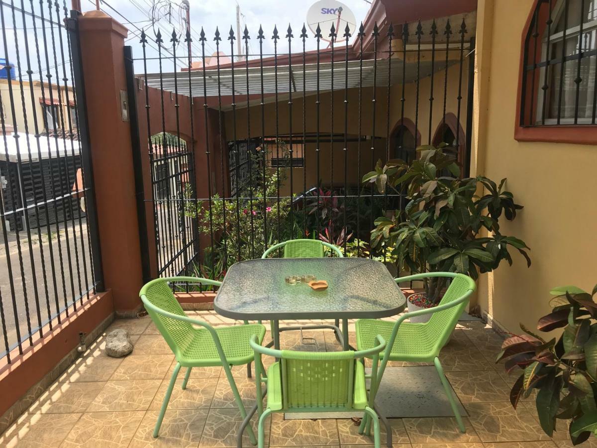 Casa Del Suizo Bed & Breakfast Desamparados  Luaran gambar
