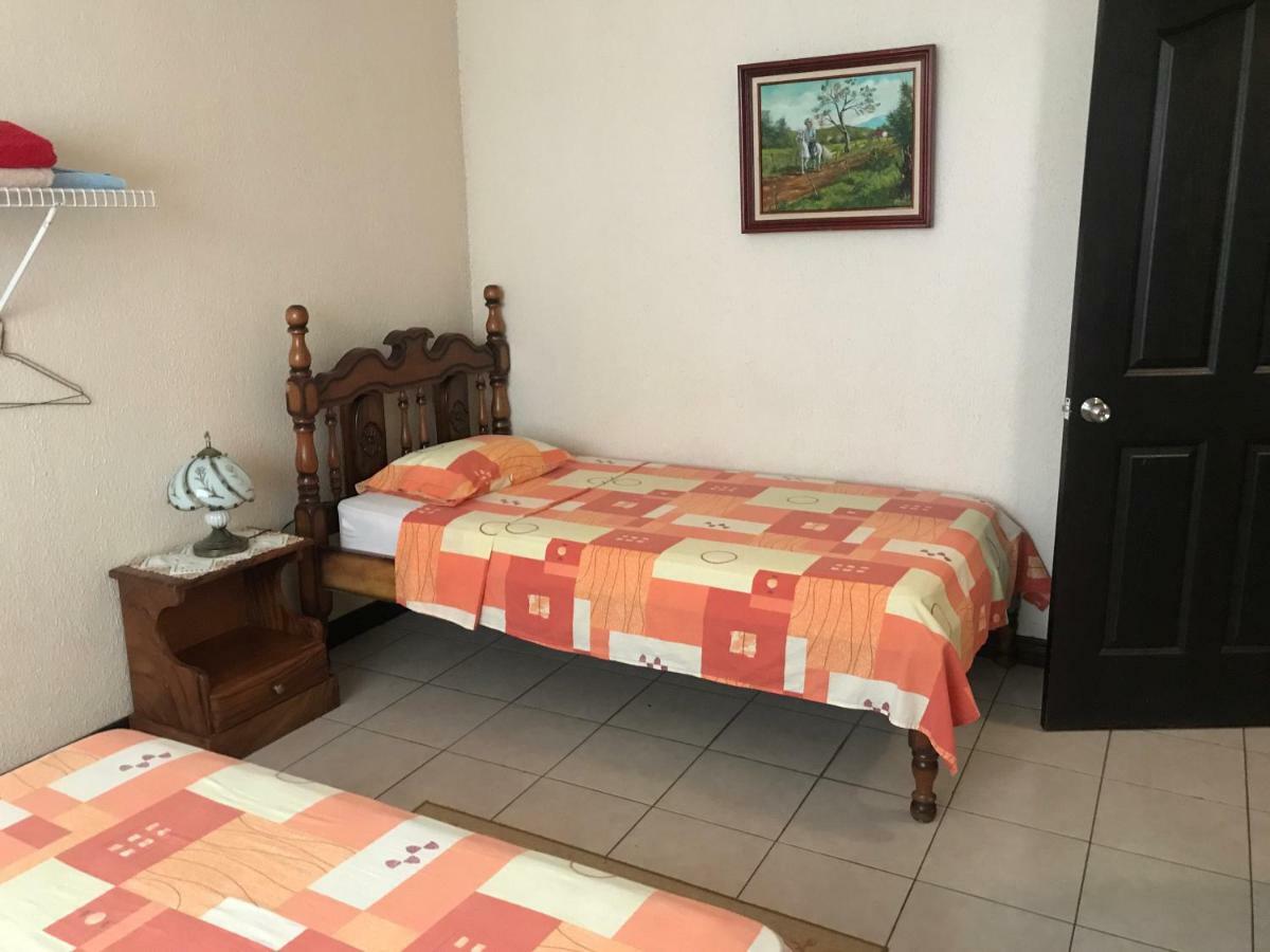 Casa Del Suizo Bed & Breakfast Desamparados  Luaran gambar