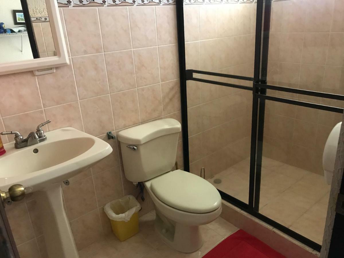Casa Del Suizo Bed & Breakfast Desamparados  Luaran gambar