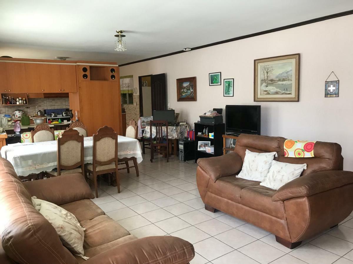 Casa Del Suizo Bed & Breakfast Desamparados  Luaran gambar