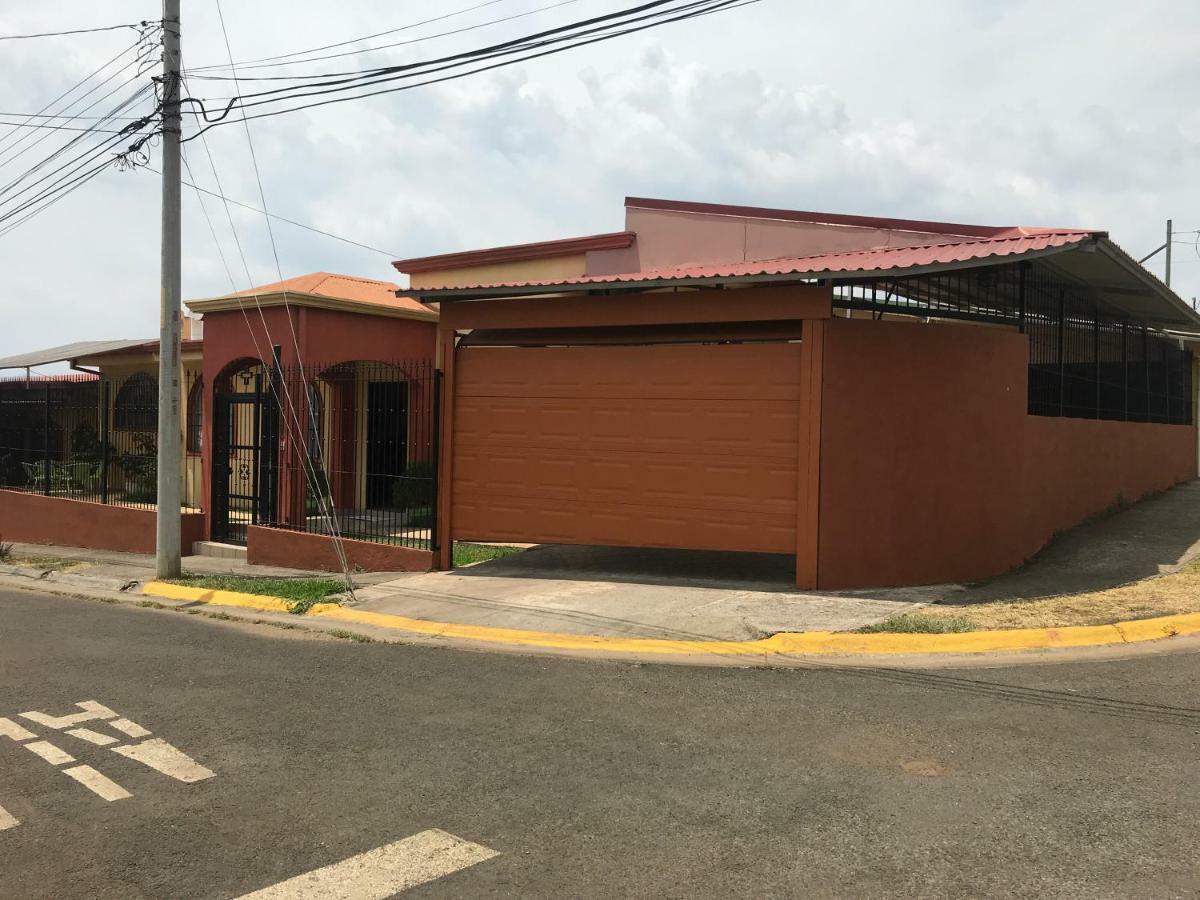 Casa Del Suizo Bed & Breakfast Desamparados  Luaran gambar