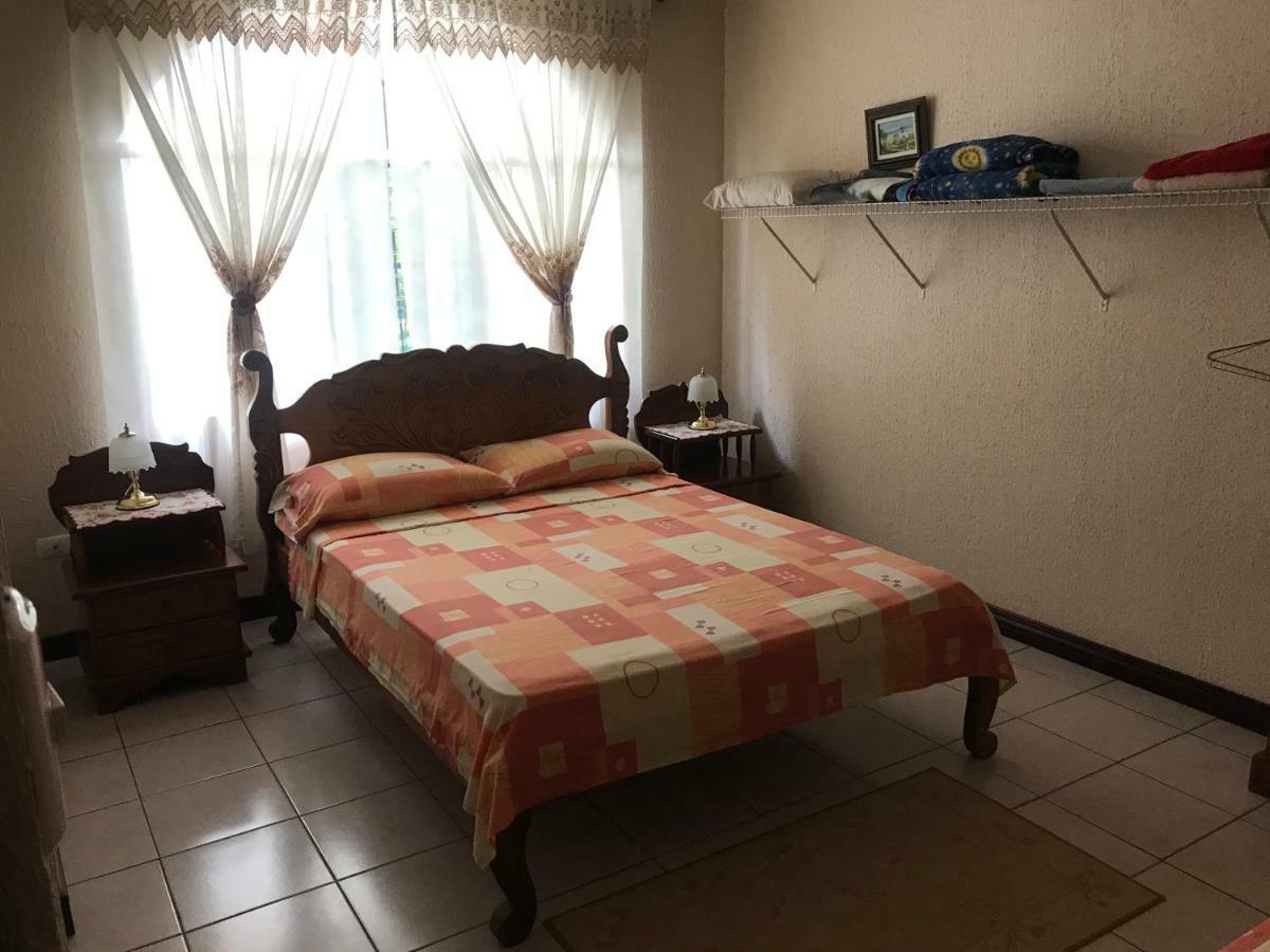 Casa Del Suizo Bed & Breakfast Desamparados  Luaran gambar