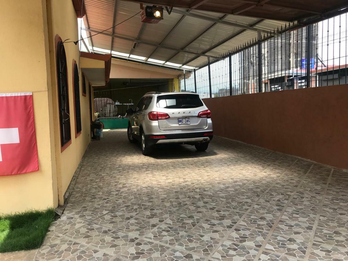 Casa Del Suizo Bed & Breakfast Desamparados  Luaran gambar